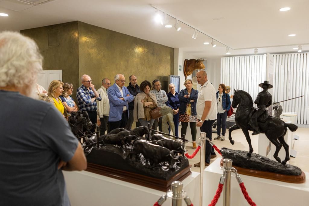 El Museu del Bou embelesa a veterinarios expertos en materia taurina