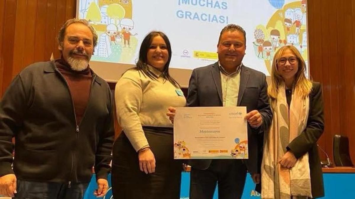 El alcalde de Montemayor, Antonio García, tras recibir el premio Educaciudad.