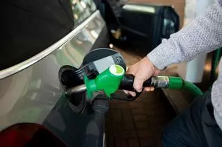 ¡Cuidado con este truco para ahorrar gasolina!: te puedes cargar el motor de tu coche