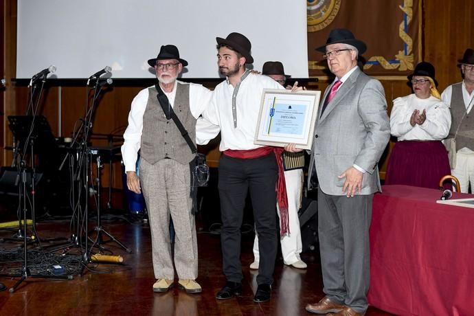 Entrega de los premios Cachorros de Honor