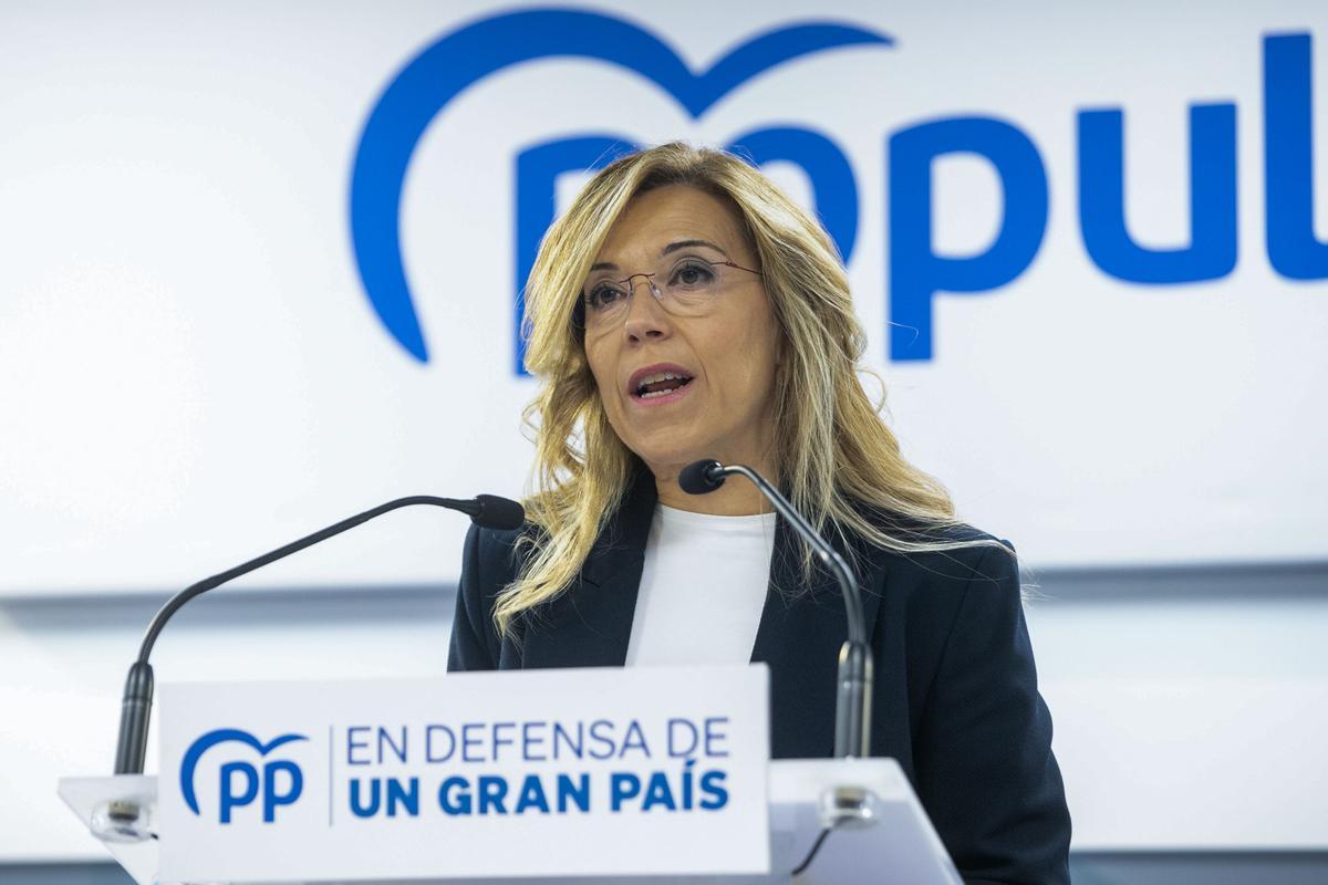 La secretaria general del PP de Aragón, Ana Alós, en la rueda de prensa ofrecida esta mañana.