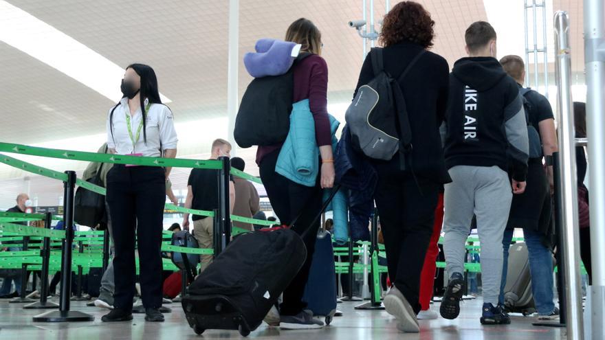 Els turistes de fora de la UE ja poden entrar a Espanya amb un test negatiu de covid-19