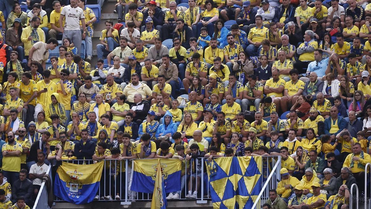 Las Palmas: Los 600 cabreados de la UD Las Palmas en La Rosaleda: «La actitud fue patética»