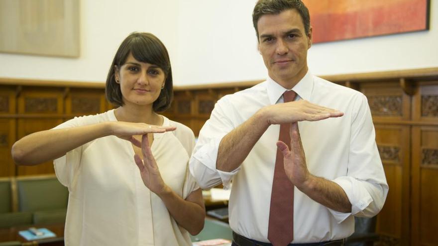 Pedro Sánchez y María González Veracruz apoyando a los enfermos de Talidomida