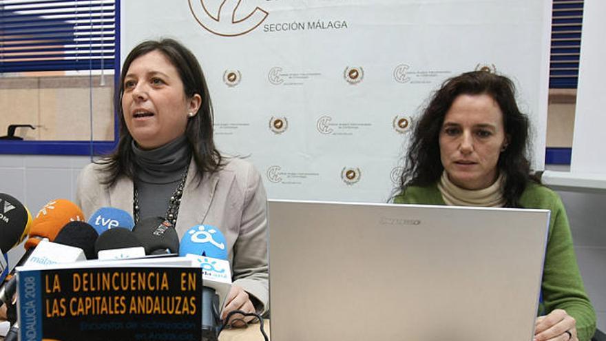 Criminología. Elisa García España y Fátima Pérez, durante la rueda de prensa.