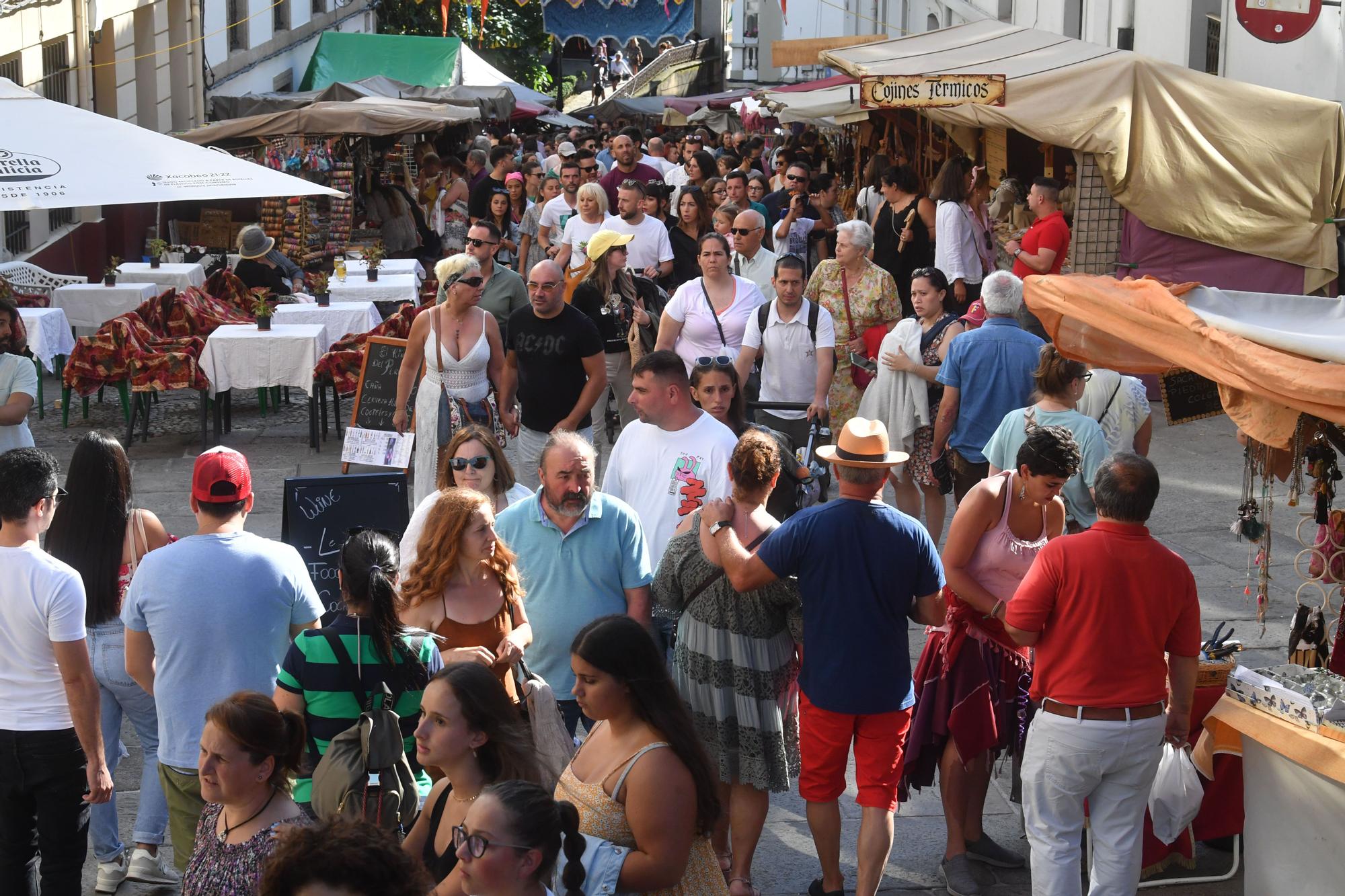 La Feira das Marabillas se despide de la Ciudad Vieja tras retomar la tradición medieval