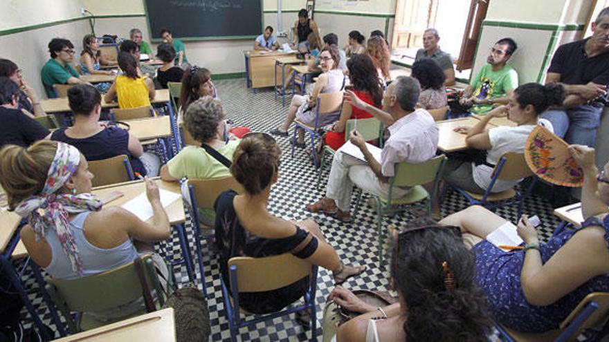 La comisión gestora de la Marea Verde se reunió la semana pasada en el IES Vicente Espinel.