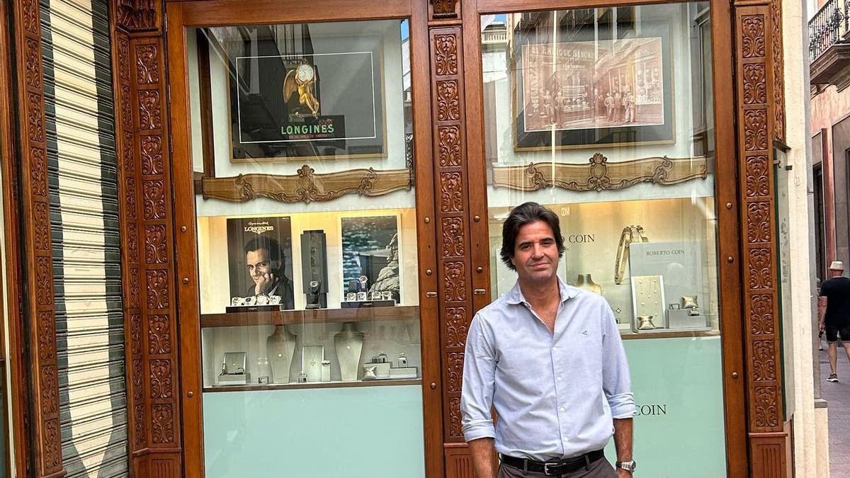 Álvaro Sanchis, la sexta generación de la relojería El Cronómetro