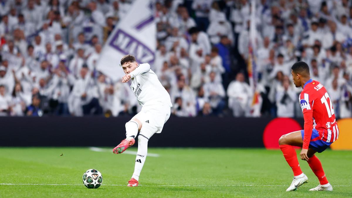 Fede Valverde, jugador del Real Madrid, da el pase del gol de Rodrygo contra el Atlético.