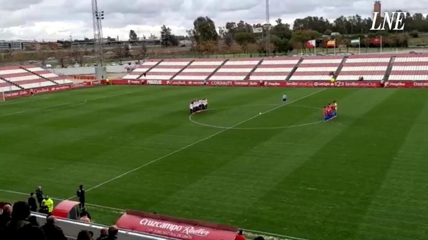 Minuto de silencio por Quini en el partido del Sporting en Sevilla