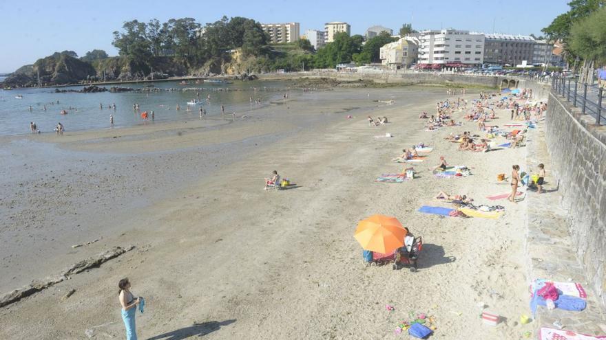 Oleiros certifica que la playa de Santa Cruz es apta para el baño