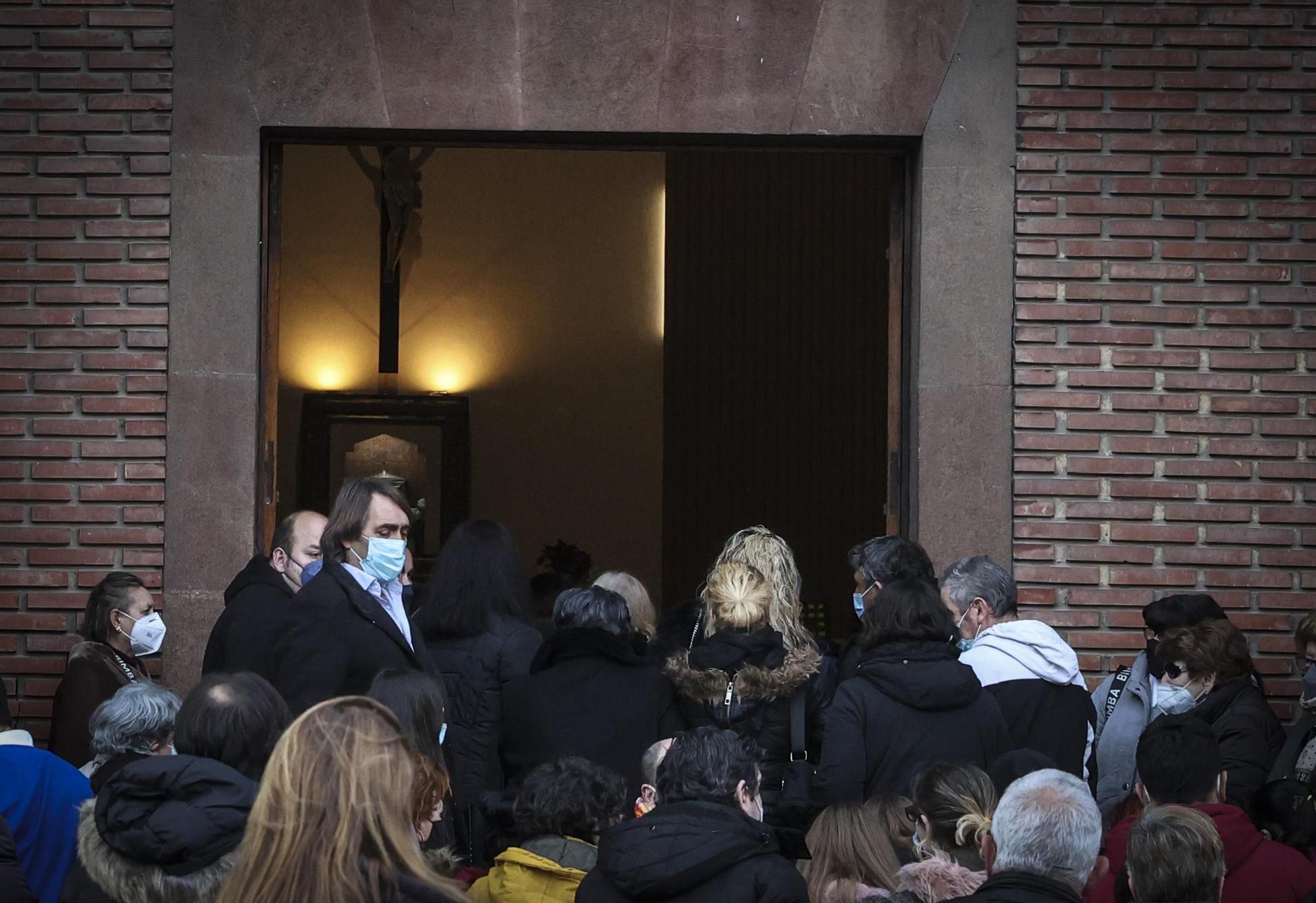 En imágenes: así fue el emotivo funeral por los dos obreros muertos en el derrumbe de Gijón