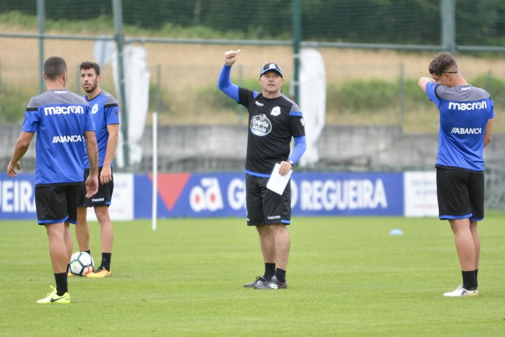 Sesión de entrenamiento previa al primer encuentro de pretemporada, ante el Racing Villalbés