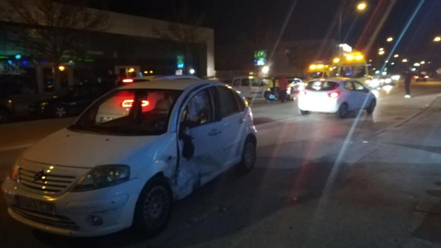 Aparatoso accidente de dos coches en Can Valero