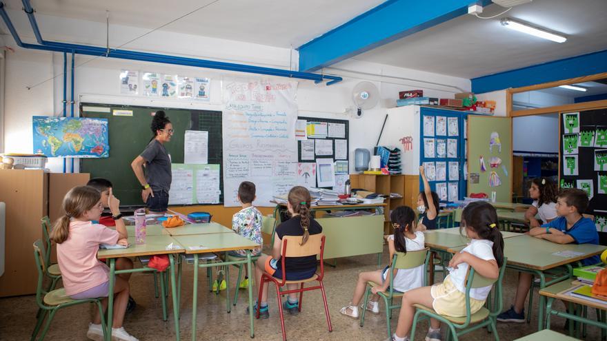 Una veintena de alumnos dependientes se quedan sin atención en un colegio de Cartagena