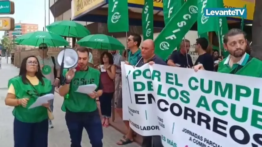 CSIF se concentra ante Correos en Valencia debido a la merma de la plantilla en los últimos años