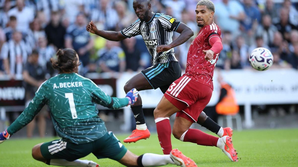El City gana con remontada y el Liverpool de Iraola, Araujo y Víctor Muñoz empata en el minuto 99