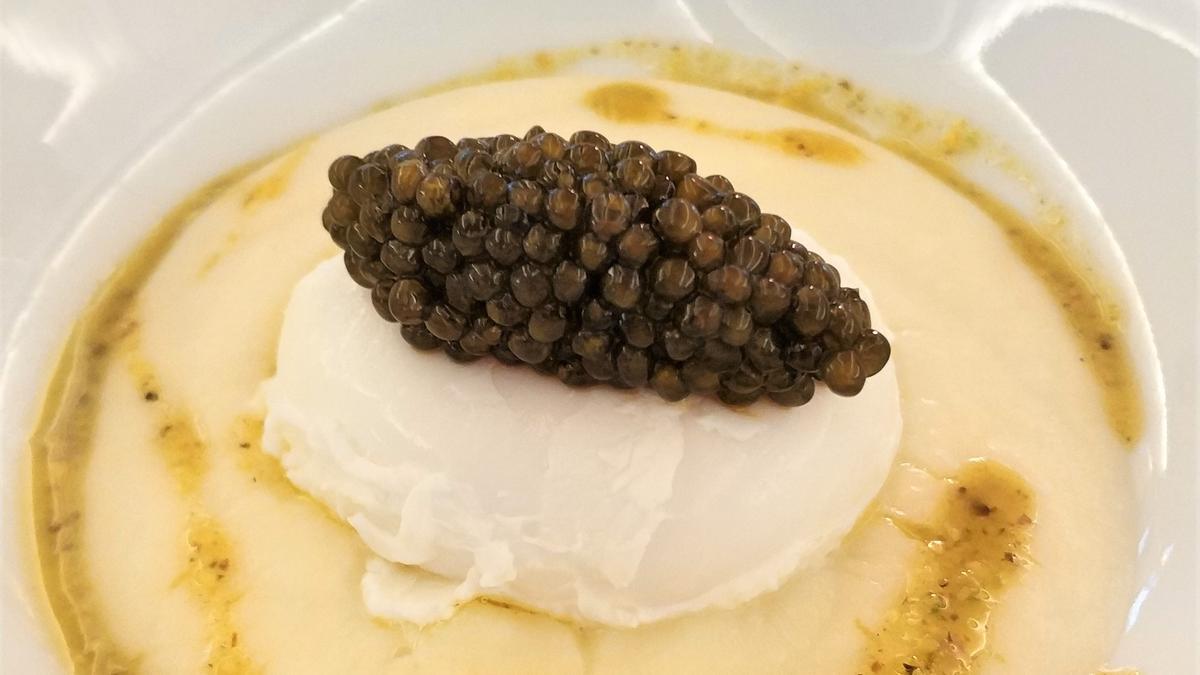 Un plato de Carles Gaig: huevo, coliflor y caviar.