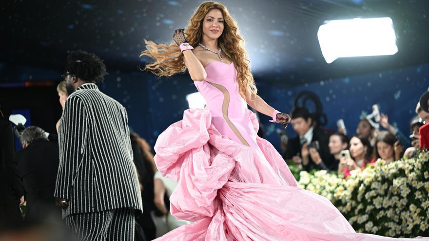 Shakira es la gran criticada de la Gala MET 2025 por saltarse las normas