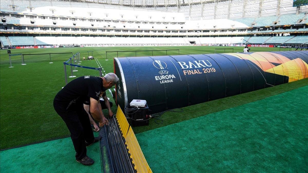 aguasch48356690 a worker prepare benches inside inside baku olympic stadium 190528105236
