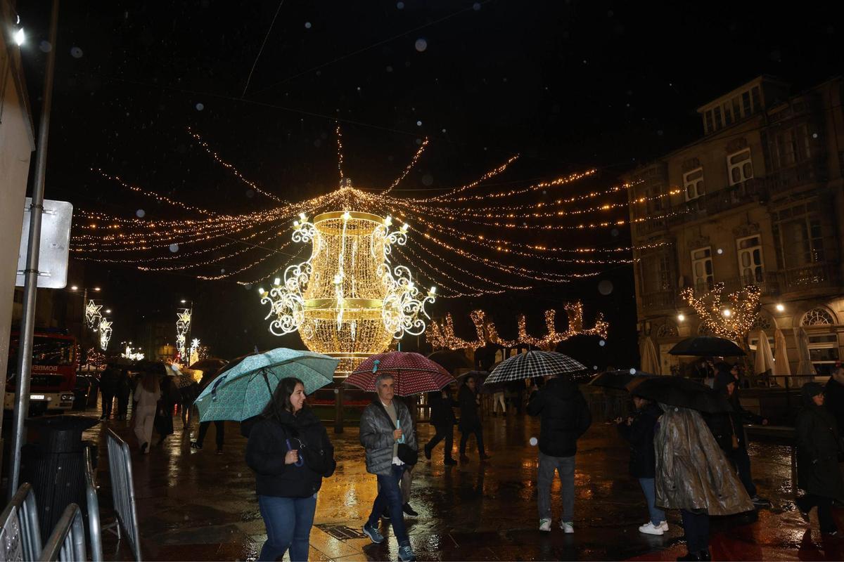 Vigo enciende la Navidad más grande de su historia ante miles de personas