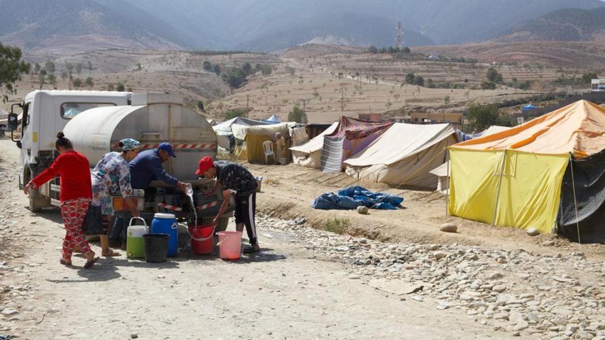 Un campamento afectado por el terremoto a las afueras de Amizmiz (Marruecos).