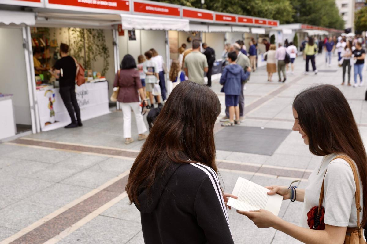 El ambiente de la Feria del Libro de Gijón, en imágenes El ambiente de la Feria del Libro de Gijón, en imágenes