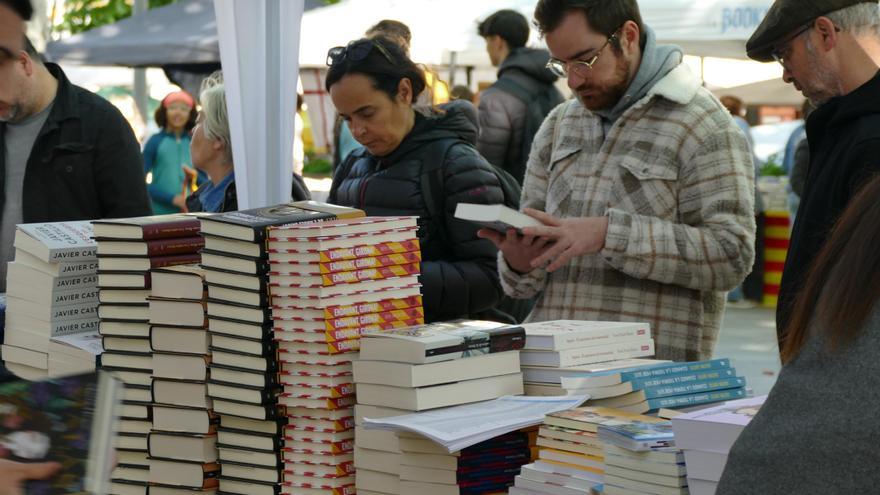 Aquesta és la llista completa de les tendències de llibres més venuts de Sant Jordi 2024