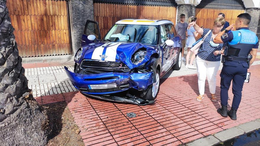 Herida una mujer tras una colisión entre dos vehículos en el Paseo de Chil