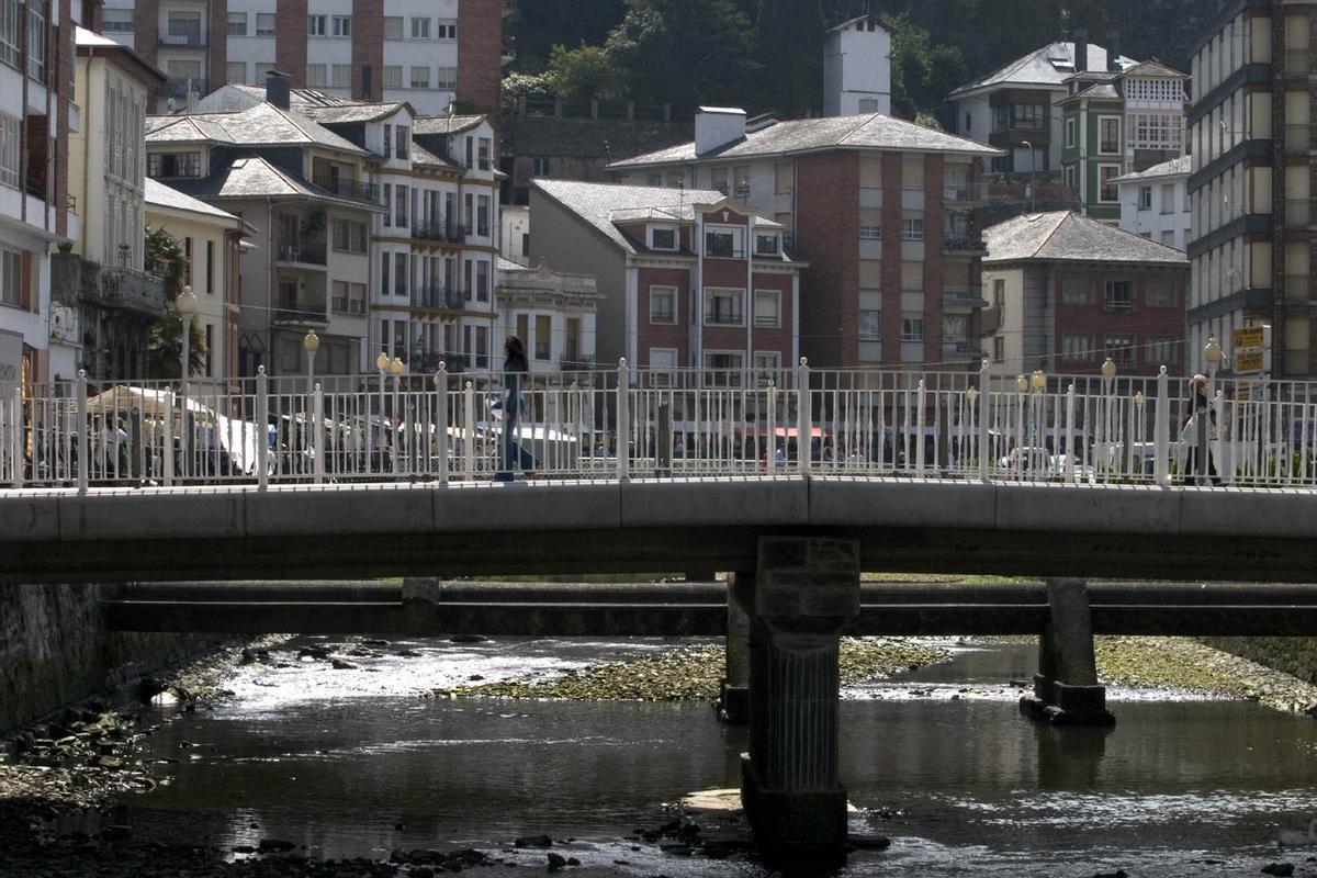 Río Negro a su paso por Luarca.