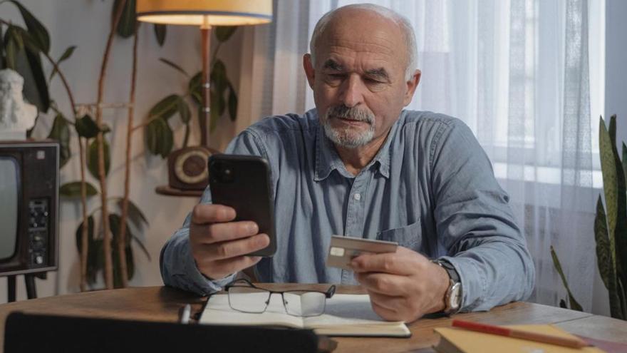 Un hombre de 78 años pierde 25.000 euros en una llamada telefónica que parecía del banco: &quot;Nunca imaginas que te esté ocurriendo&quot;