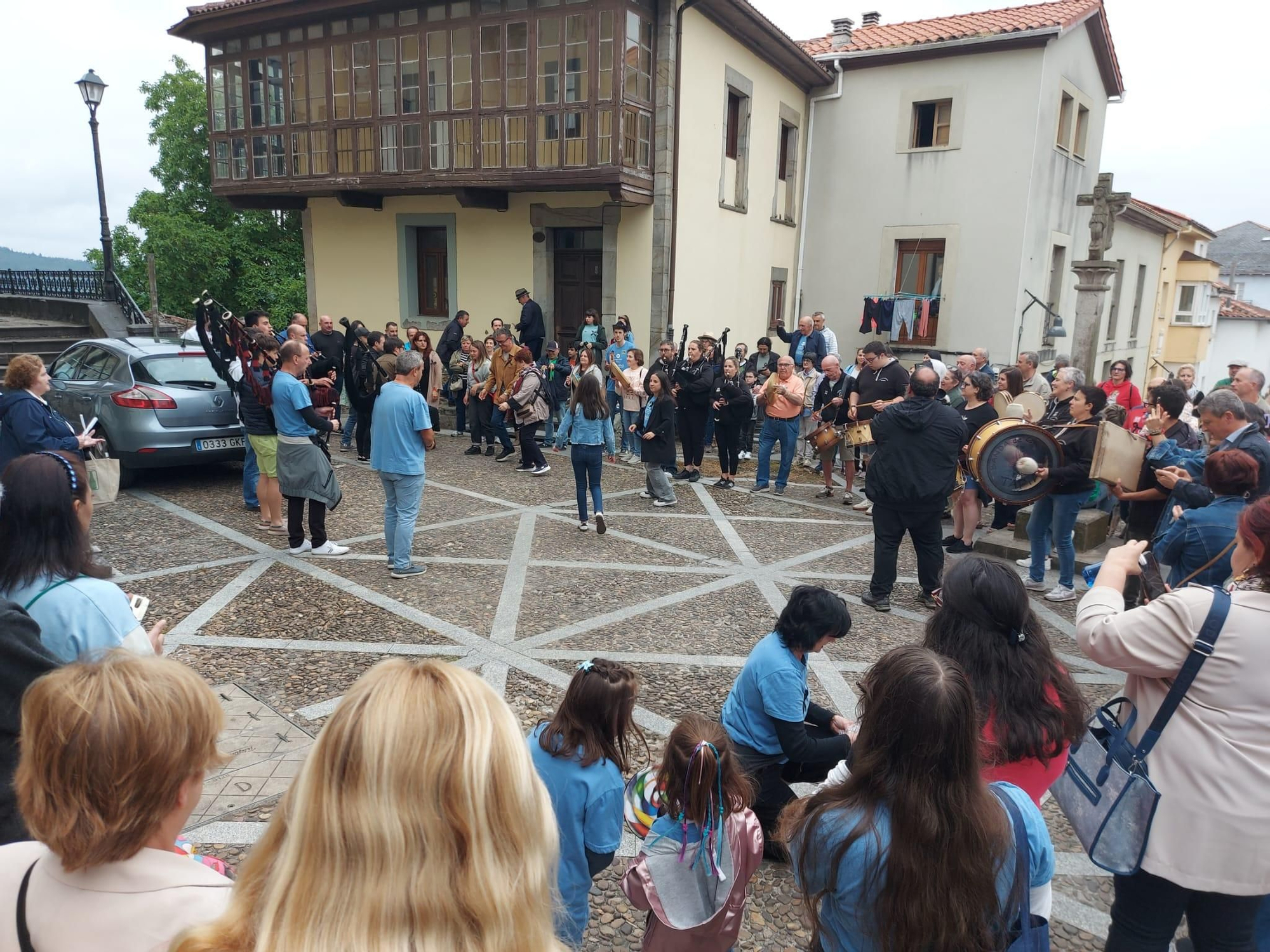 En imágenes: Así fue la manifestación contra el cierre de la Escuela de Música de Tineo