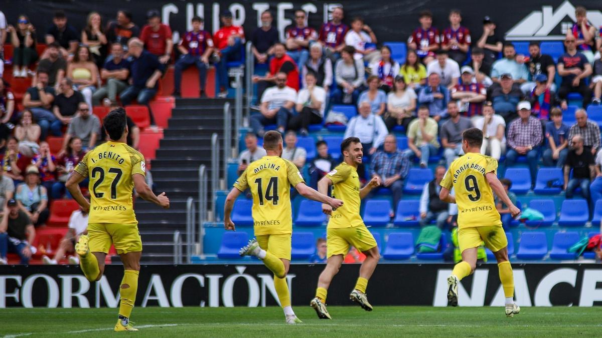 Los jugadores del Andorra celebran el 0-2 en Elda.