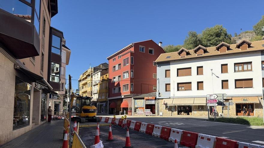 Aínsa inicia las obras de la nueva rotonda para mejorar la fluidez del tráfico en el cruce de carreteras