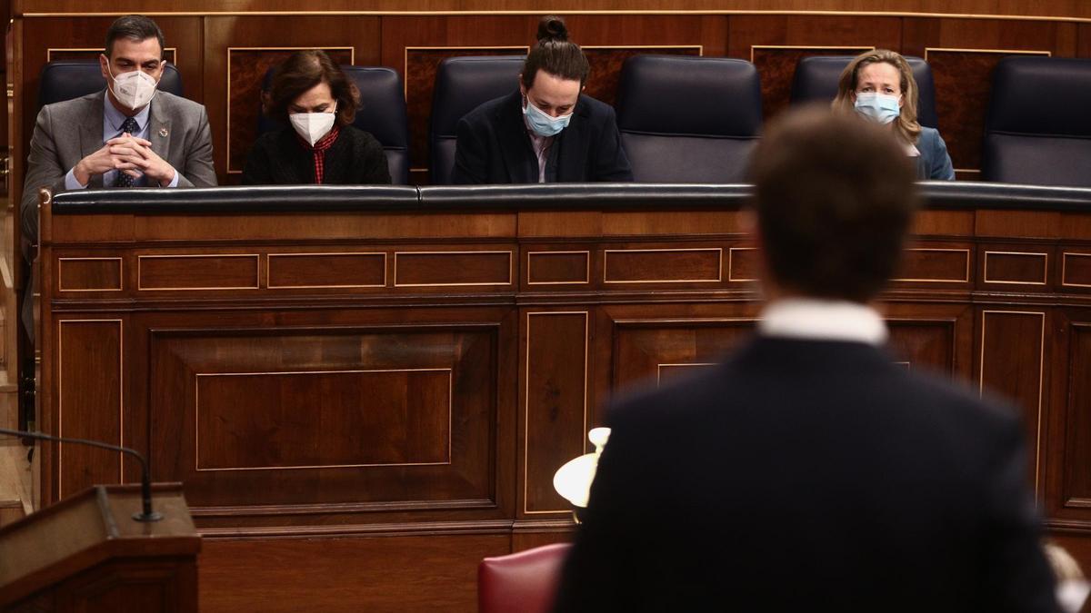 Pablo Casado habla en el Congreso ante el Gobierno