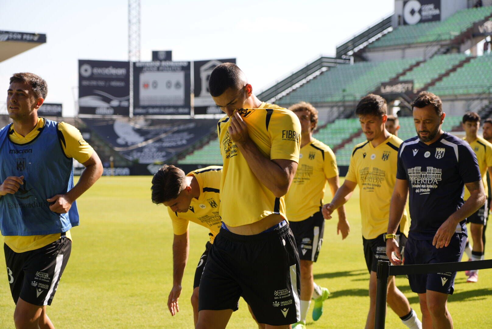 Las imágenes del partido entre Mérida y Arenteiro