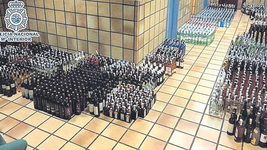 Botellas objeto del hurto que estaban custodiadas en el sótano de la Jefatura.