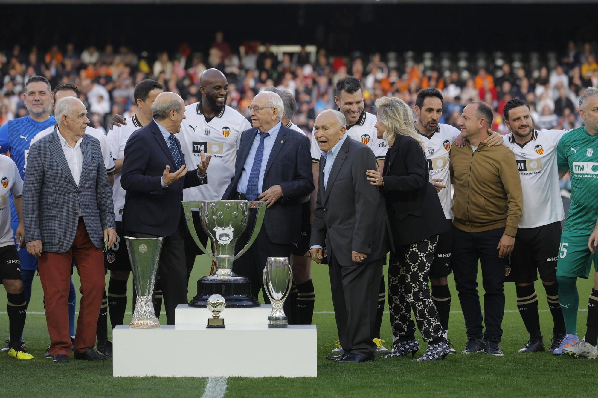 ¡Qué recuerdos! Las fotos del homenaje al Valencia del Triplete