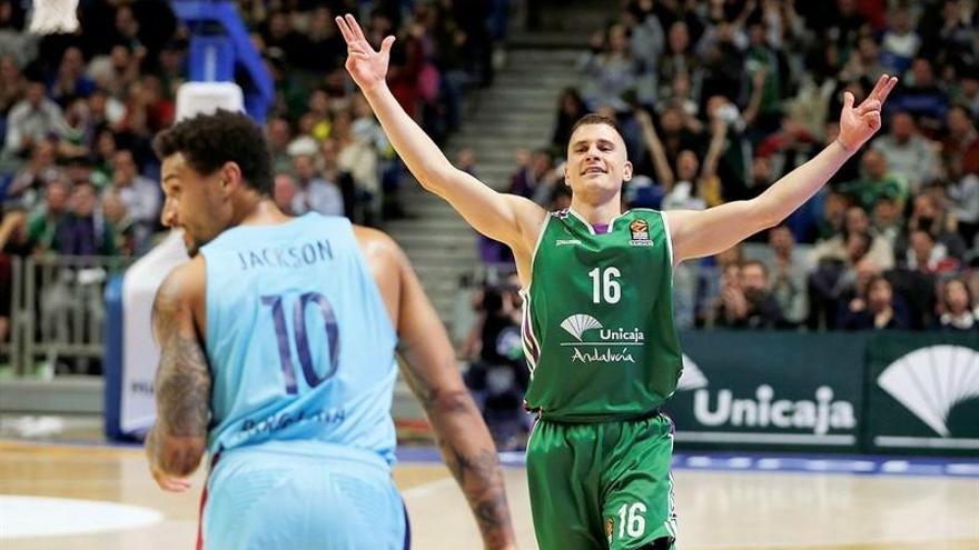 Nedovic celebra una canasta ante el Barça.