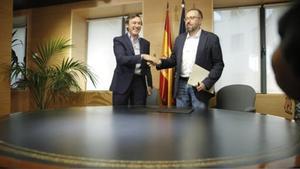 Hernando y Girauta, tras la firma del pacto anticorrupción, el pasado agosto.
