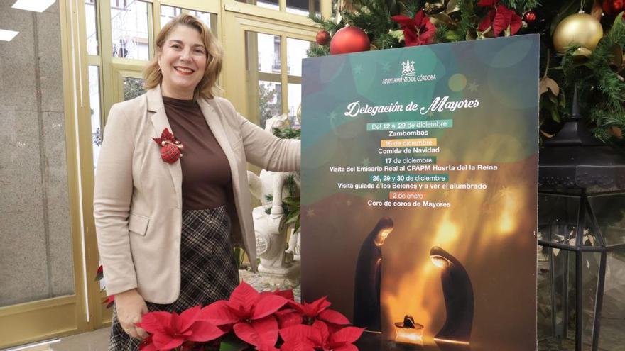 Eva Contador presenta la programación navideña dedicada a los mayores.