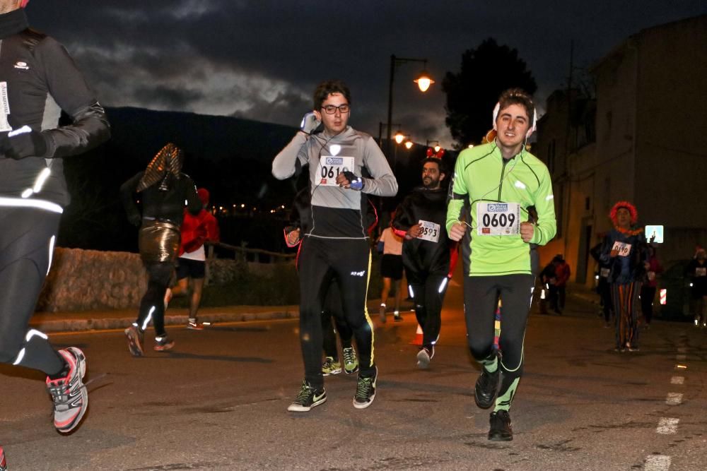 Más de 600 personas participan en la San Silvestre