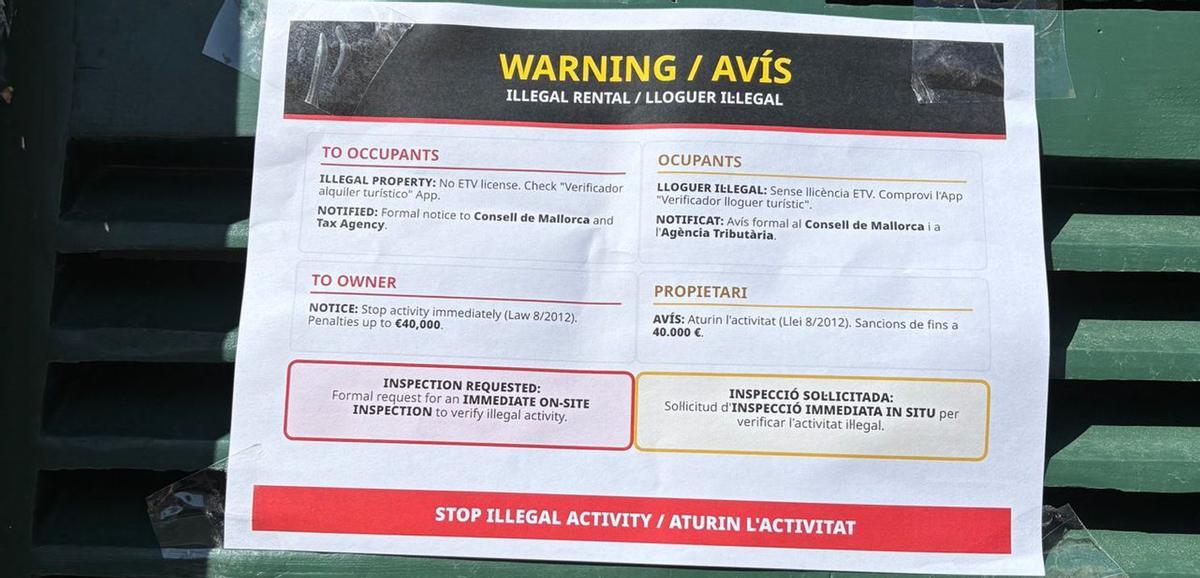 Los avisos de los activistas, a los ocupantes y propietarios de casas supuestamente ilegales en Santanyí, informan en la vivienda de que se ha notificado la denuncia formalmente al Consell de Mallorca de Llorenç Galmés.