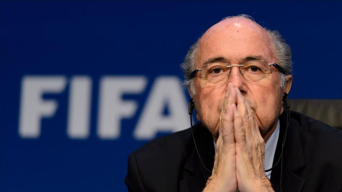 Blatter fue suspendido de su cargo por estar involucrado en casos de corrupción