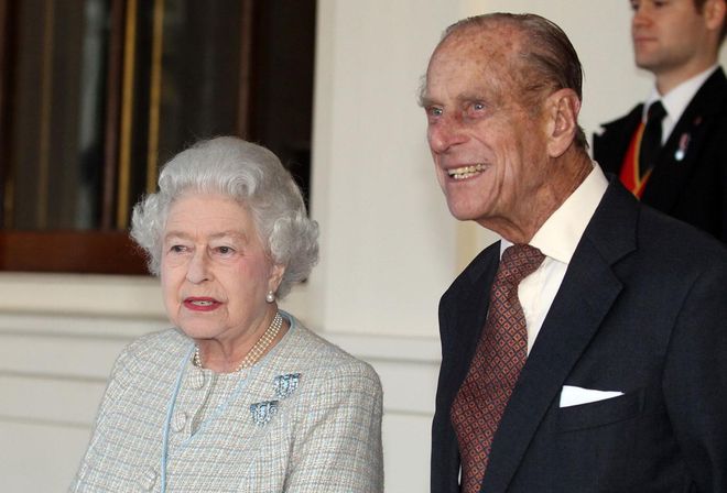 La Reina Isabel II junto al Duque de Edimburgo durante una de sus apariciones