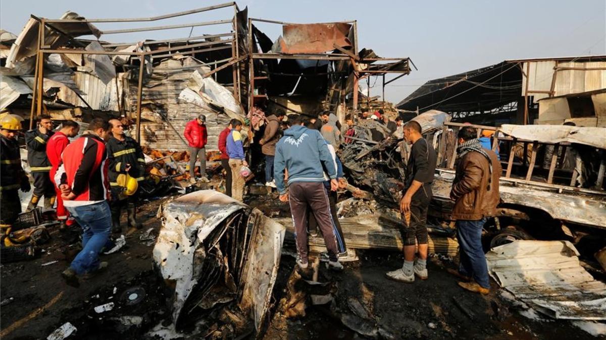 Escenario del ataque de Estado Islámico con coche bomba en Ciudad Sadr, Nagdad, Irak.