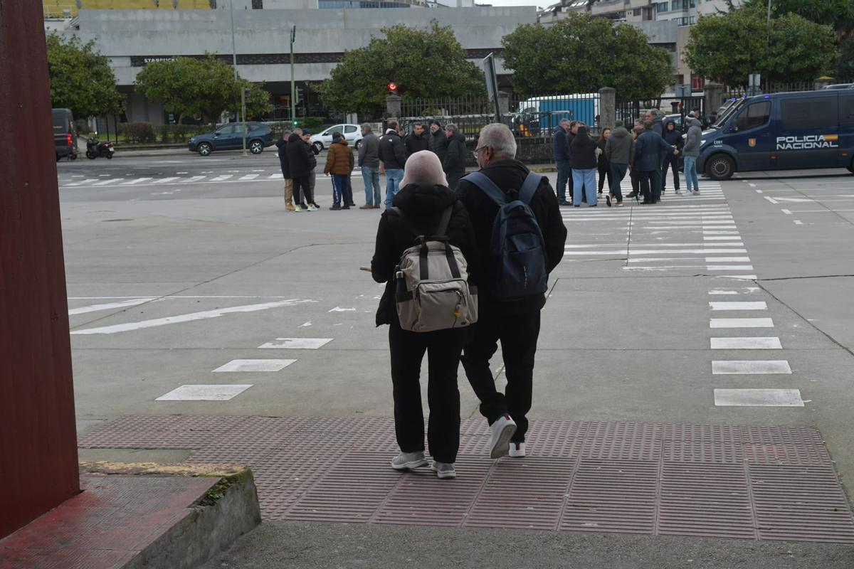 Dársenas vacías y autobuses parados en otra jornada de huelga de los buses interurbanos en A Coruña