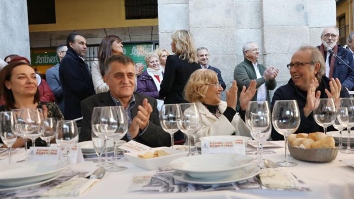 Una comida catalano-madrileña une por el &quot;diálogo&quot; a Carmena, Serrat y Sardà