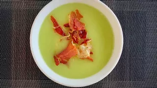 Vídeoreceta de la semana: Crema fría de melón con jamón, el clásico ochentero revisado