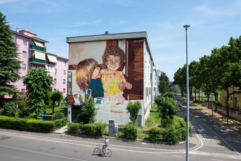 Una obra del artista mallorquín Joan Aguiló decora una fachada de la ciudad italiana de Mantua